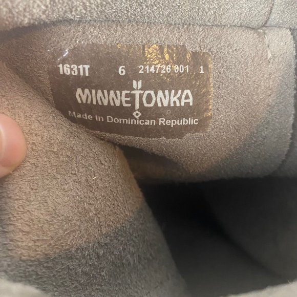 Minnetonka 3-Layer Soft Suede Fringe Boot Grey Size 6 - Picture 14 of 14